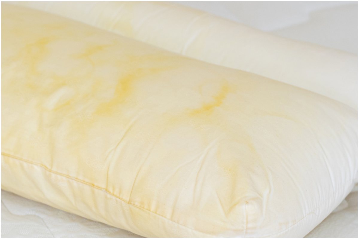 cuscini ingialliti come pulirli