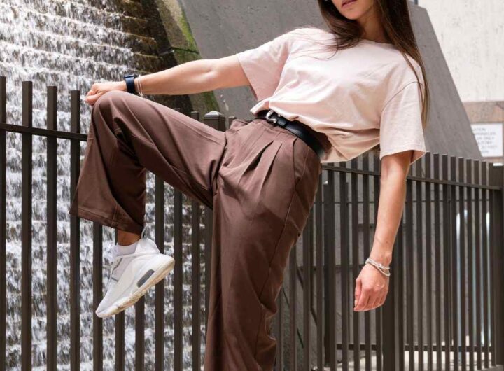 altro che jeans: nuova tendenza autunno 2025 i pantaloni marroni