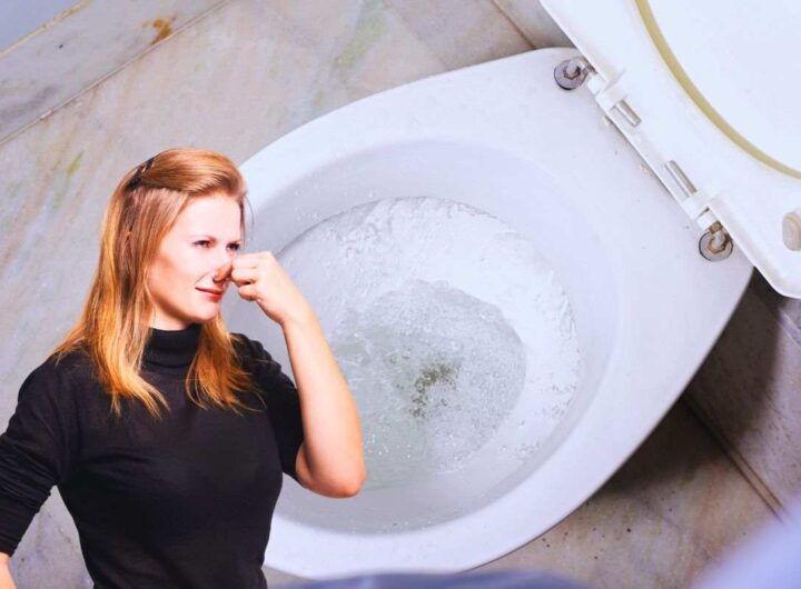 come eliminare la puzza dello scarico