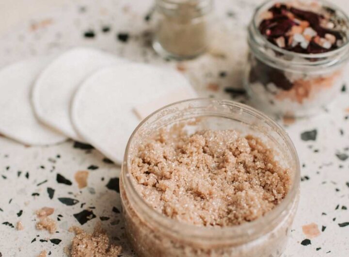 Come preparare uno scrub per la pelle impura