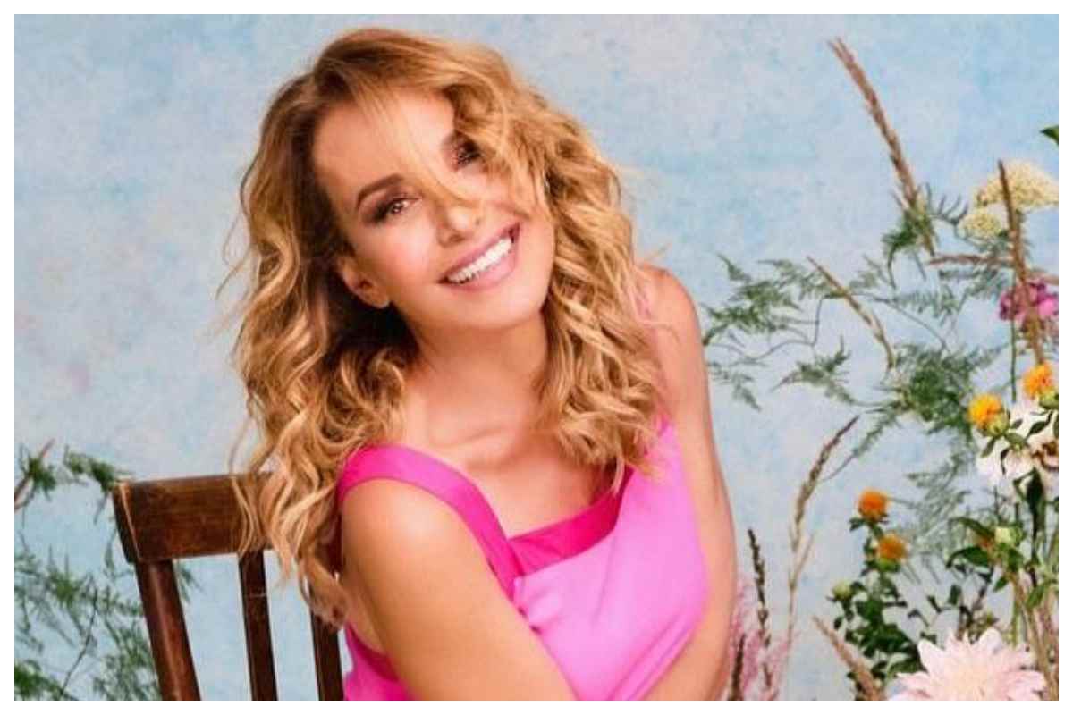 Barbara D''Urso mostra la sua borsa