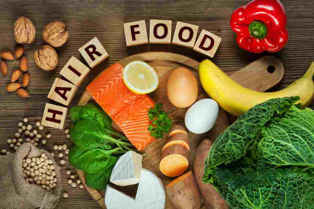 Cosa mangiare per capelli sani e lucenti