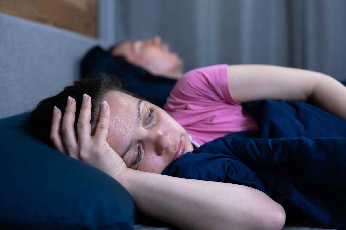 andare a dormire arrabiata da male: ecco cosa dice la scienza