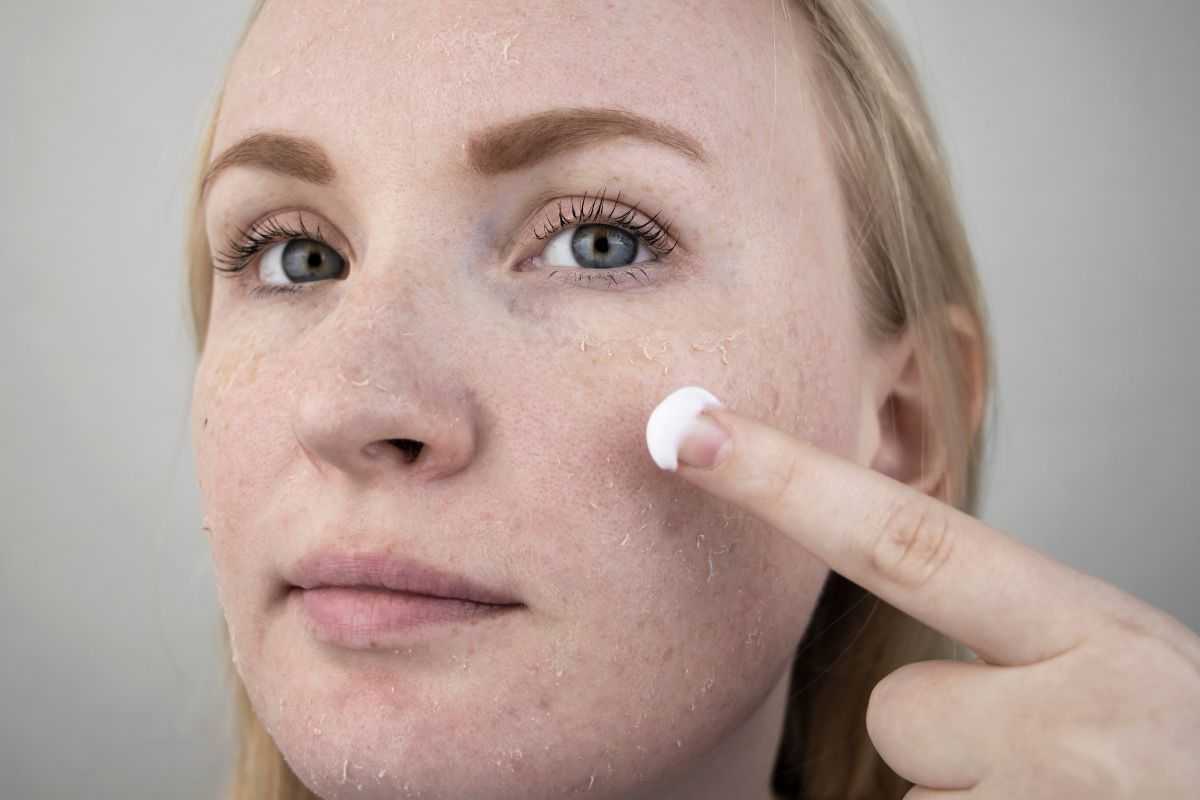 mettere crema di sera sul viso: perché farlo