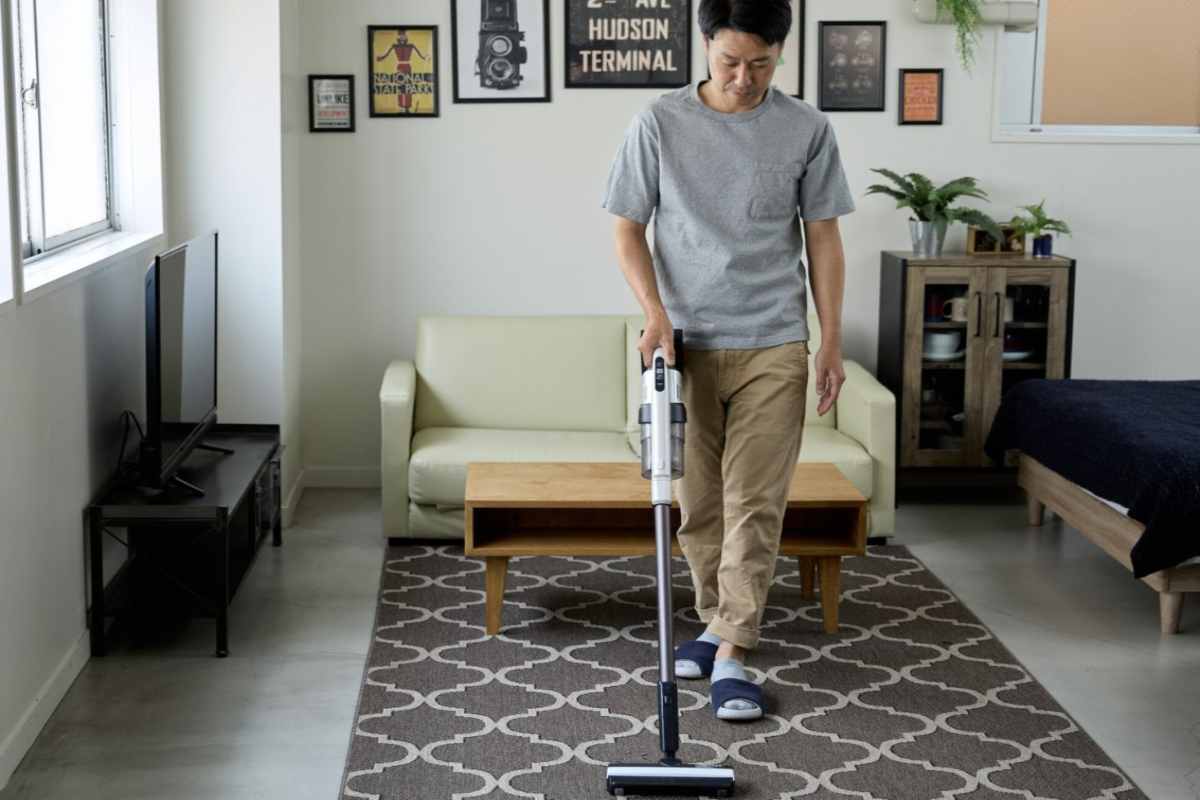 passare aspirapolvere