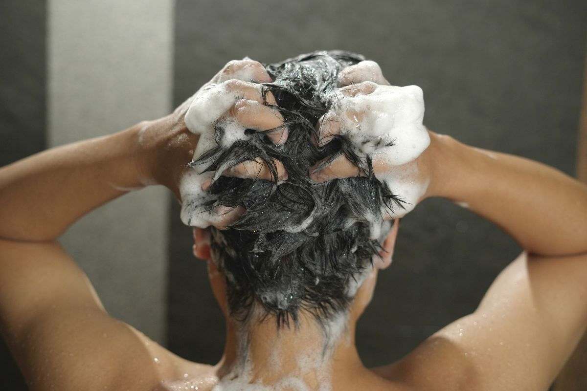 quante volte lavare i capelli a settimana?