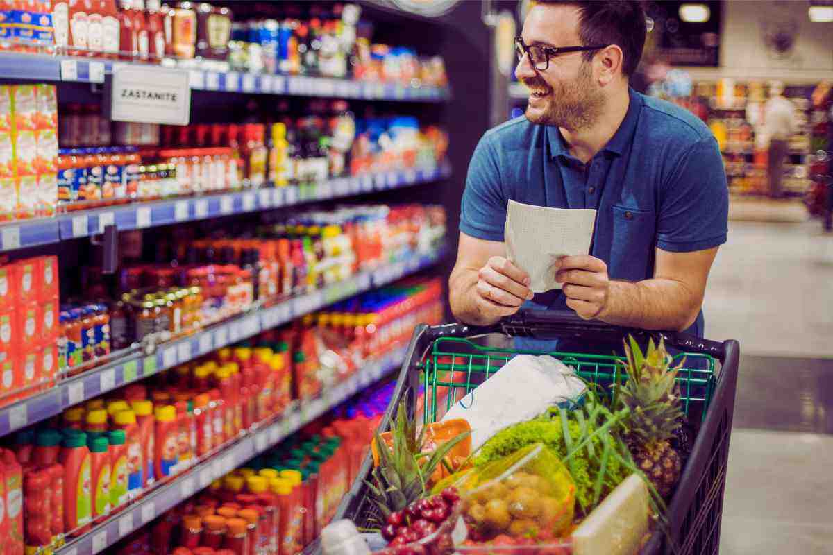 Eurospin fuori controllo, carrello pieno con 1 euro