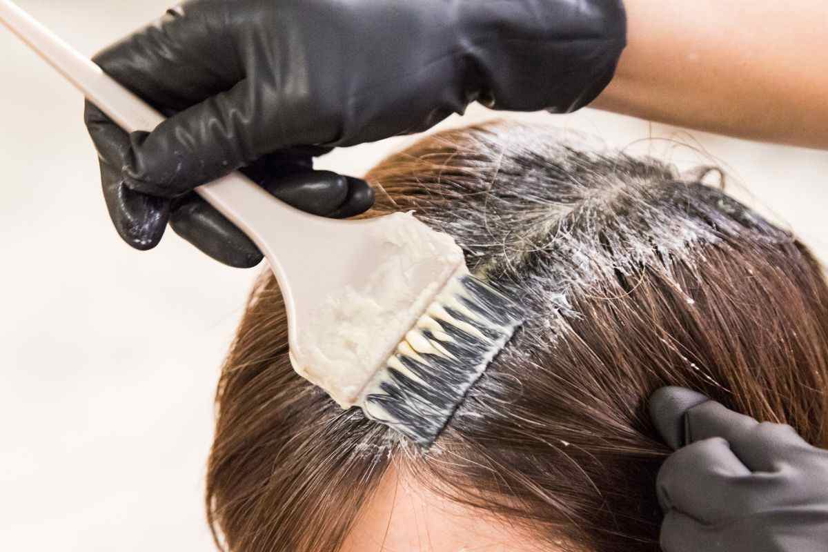 trucco per far durare la tinta ai capelli
