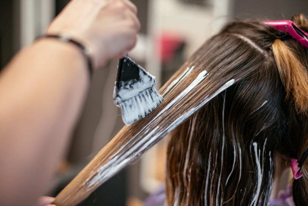 trucco per far durare la tinta ai capelli