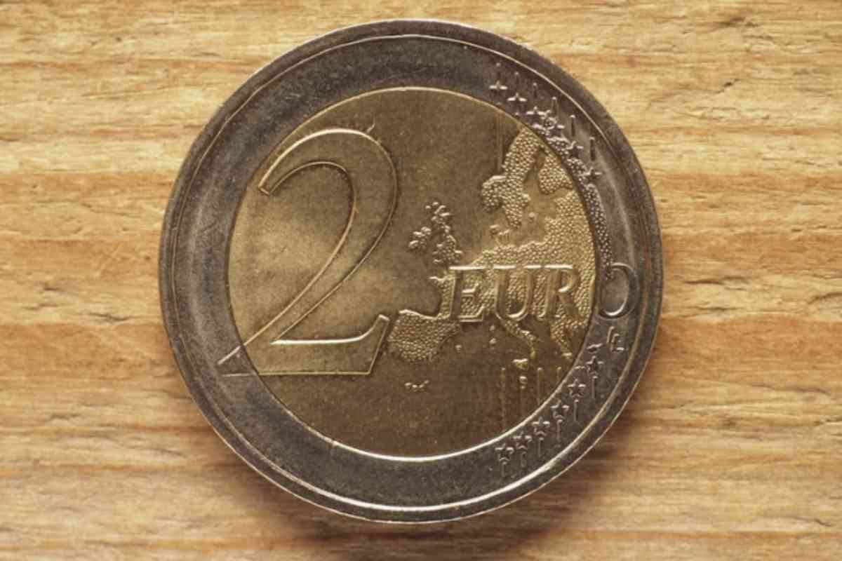 L’universo delle monete da 2 euro è vasto e ricco di varianti, ma solo alcune tirature limitate o commemorative raggiungono valori elevati.