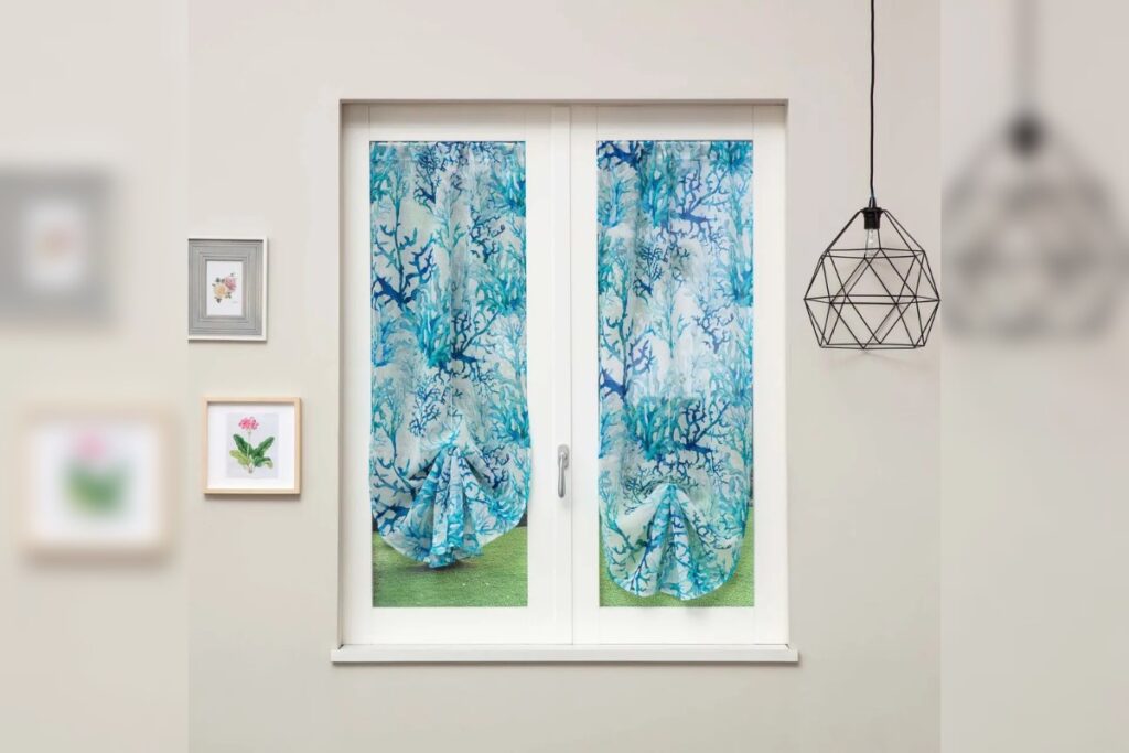 Tende Carillo Home in una delicata gradazione di azzurro.