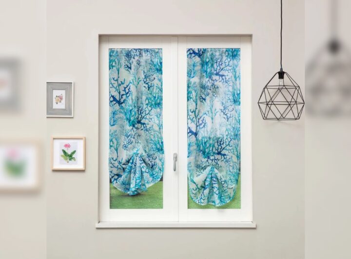 Tende Carillo Home in una delicata gradazione di azzurro.