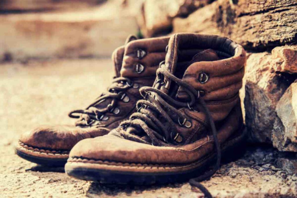 Tra queste idee spicca il riciclo creativo di un accessorio classico e versatile: gli stivali in pelle. In particolare, una tendenza recente