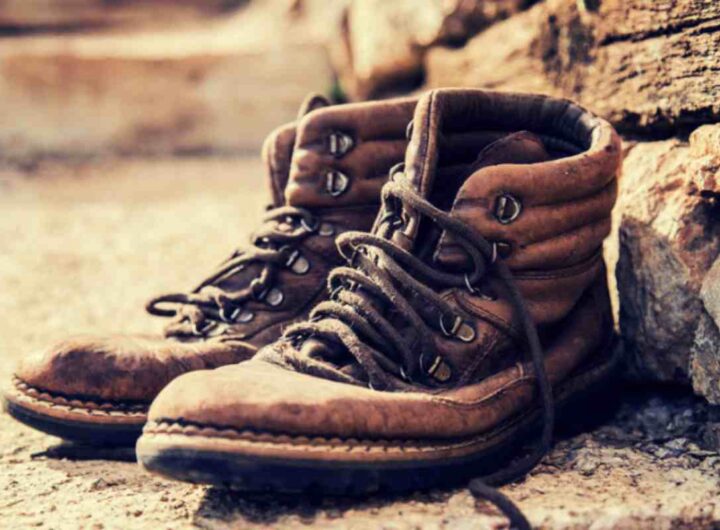 Tra queste idee spicca il riciclo creativo di un accessorio classico e versatile: gli stivali in pelle. In particolare, una tendenza recente