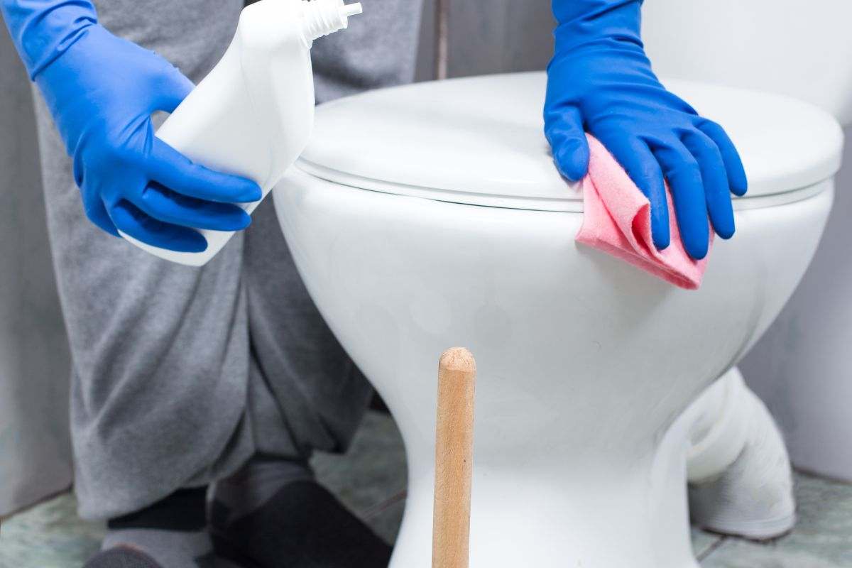 Ottenere sanitari puliti con un solo prodotto