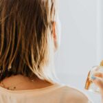 come togliere le macchie di profumo