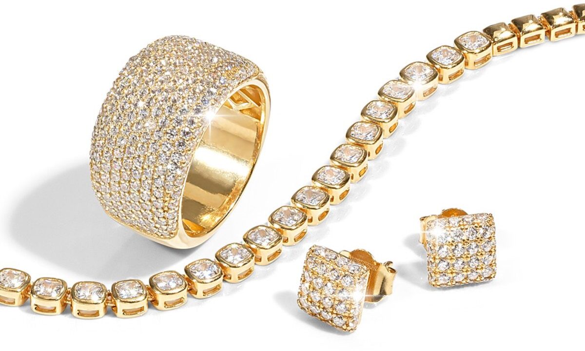 Set di gioielli Nomination con bracciale, anello e orecchini coordinati.