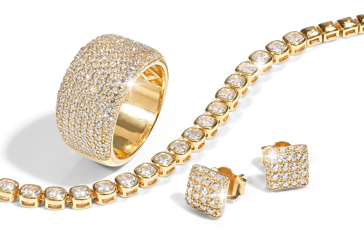 Set di gioielli Nomination con bracciale, anello e orecchini coordinati.