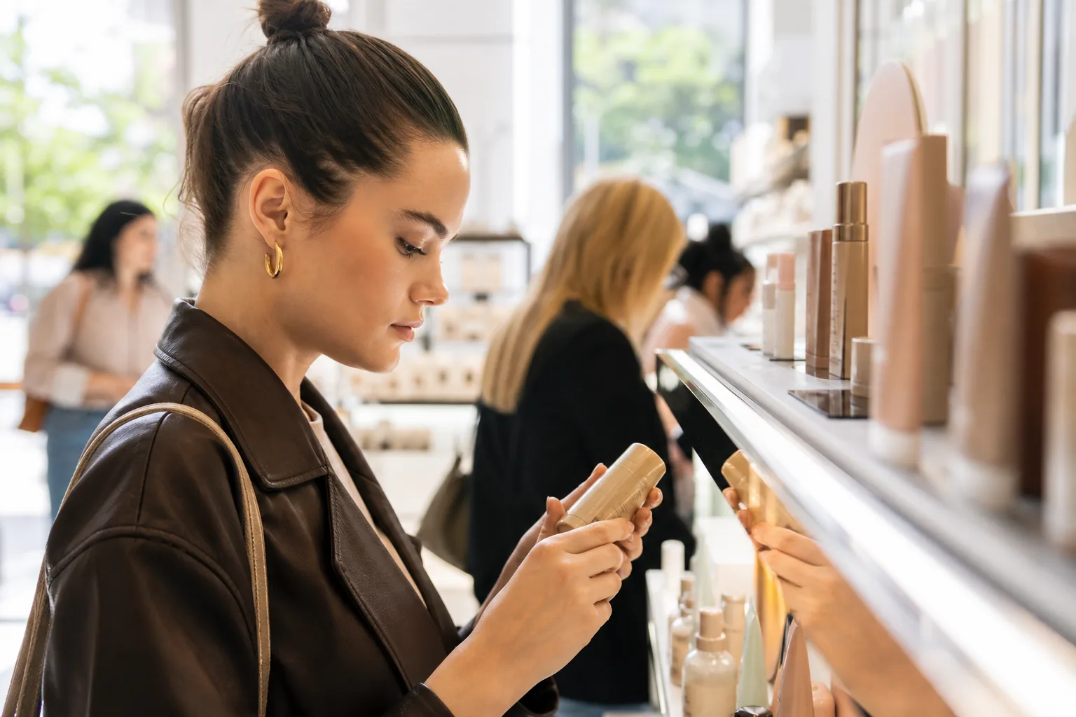 Makeupfication della skincare: l'era della skincare colorata con Rhode in Europa